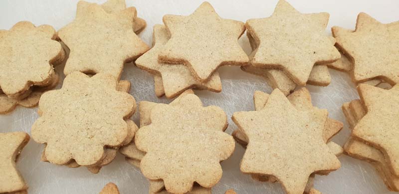 Wir Andritzer Kekse backen im Küchen-Raumdesign Griessner