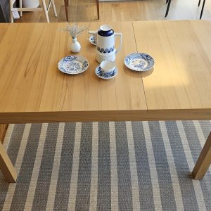 Ausziehtisch in Kernbuche lackiert