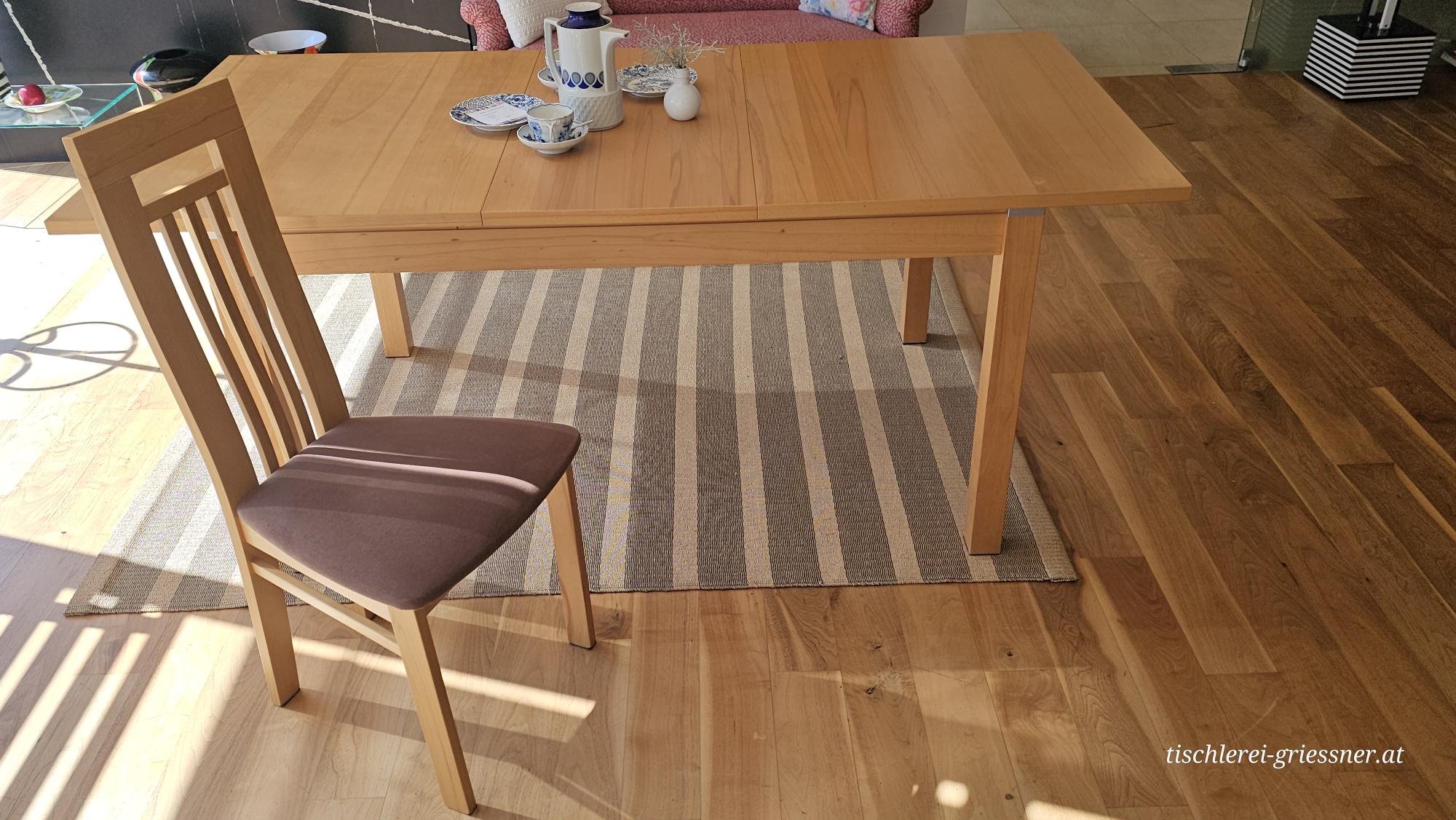 Ausziehtisch mit Stuhl